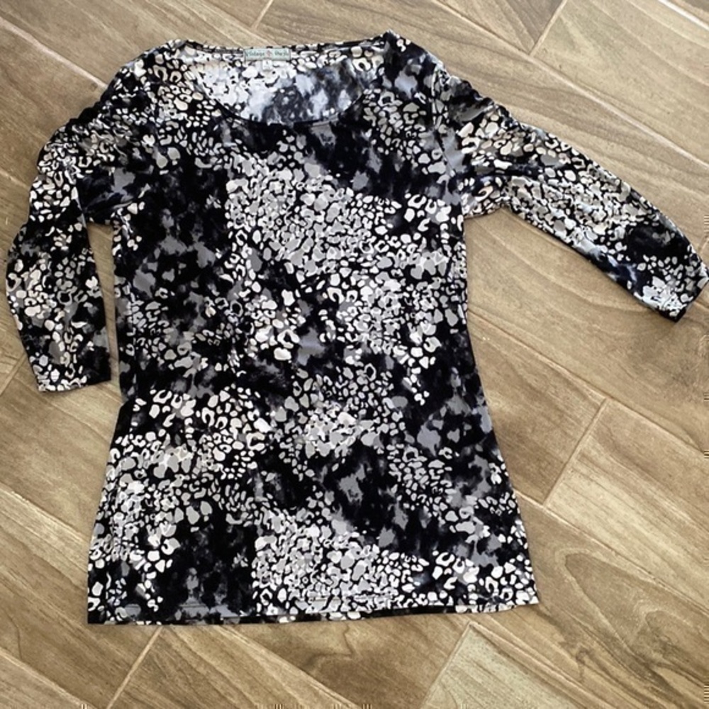 Vintage Suzie 3/4 sleeve blouse black white gray animal print